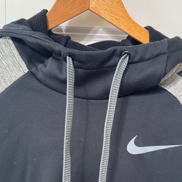 Nike Black and Gray Pullover Hoodie, EUC❤️ - Picture 6 of 6